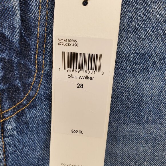 NWT Calvin Klein Jeans A Line High Rise 5.5" Inseam Denim Jean Shorts Size 28 - Picture 3 of 10